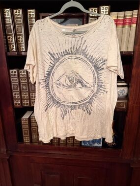 Magnolia Pearl Cream Tee Graphic rare. NWOT
